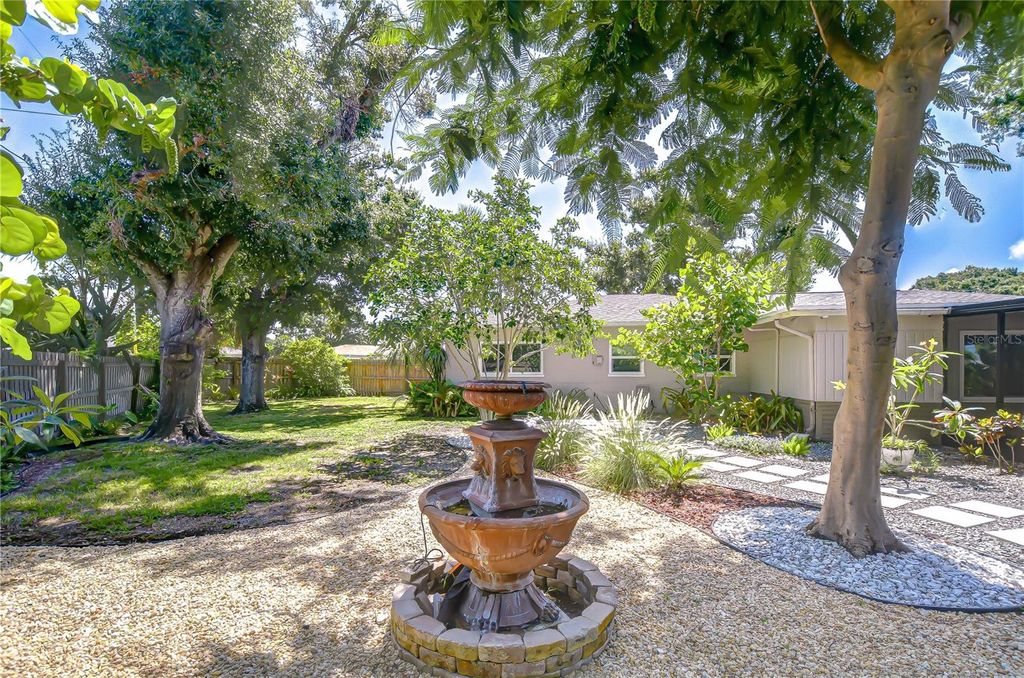 Photo of 2201 Horan Way S, Gulfport, FL 33707 (MLS # TB8400186)