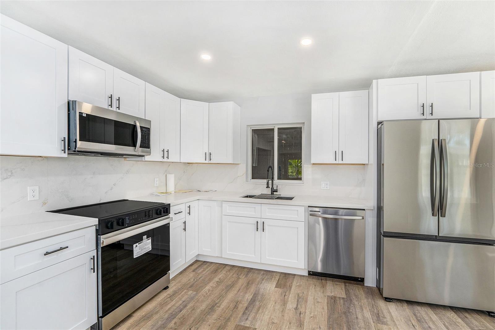 LAKEWOOD ESTATES - Residential