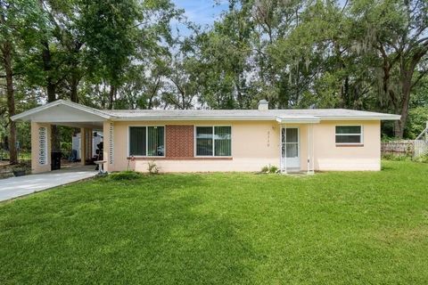 Photo of 2110 SE 49th Drive, Gainesville, FL 32641 (MLS # GC533145)
