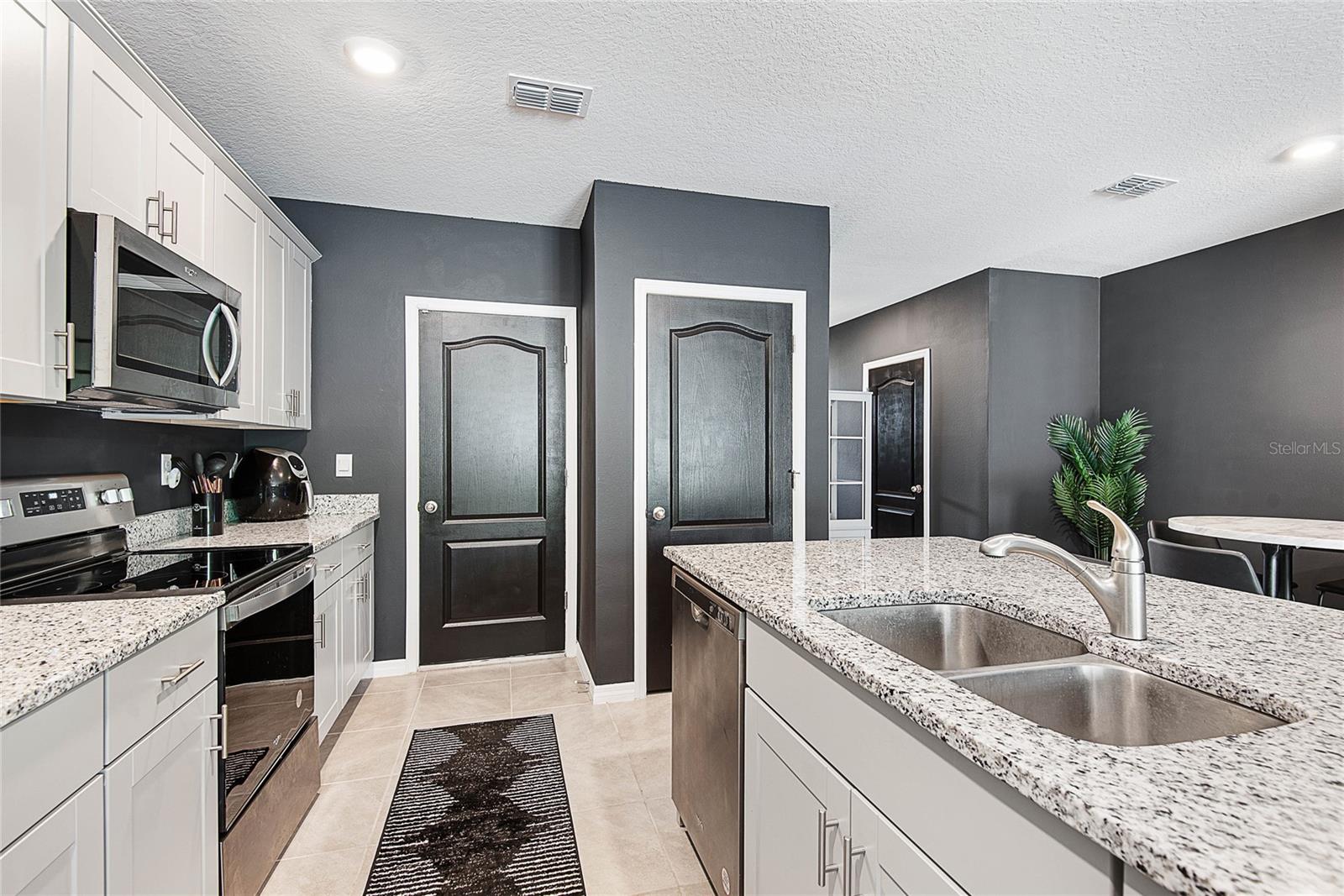 BELLA OAKS - Residential