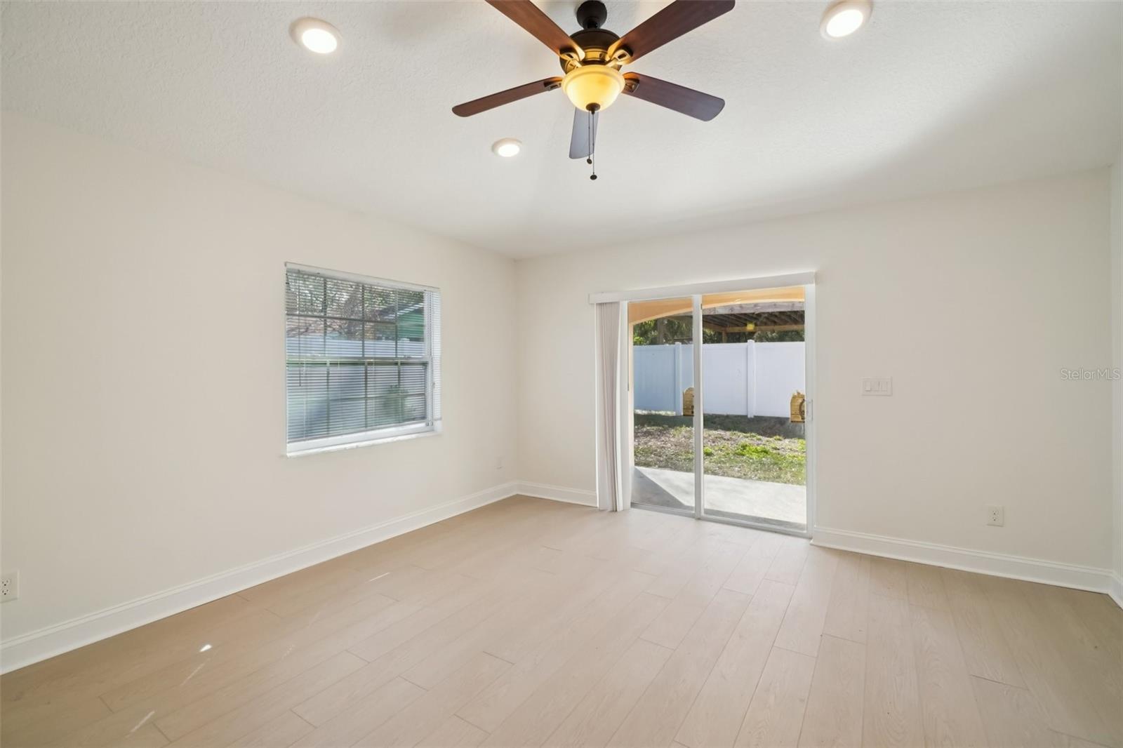 212 W HUMPHREY STREET