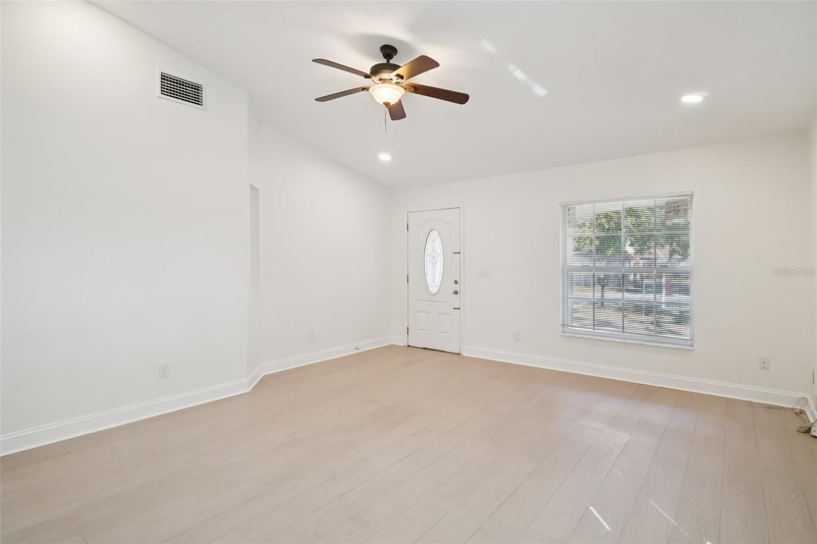 212 W HUMPHREY STREET