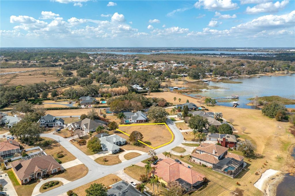 Photo of 332 Hamilton Shore Drive, Winter Haven, FL 33883 (MLS # P4937855)