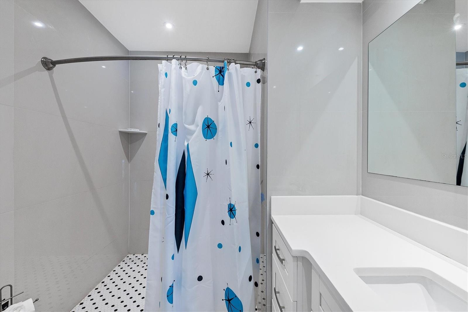 VALENCIA TERRACE REV - Commercial Sale