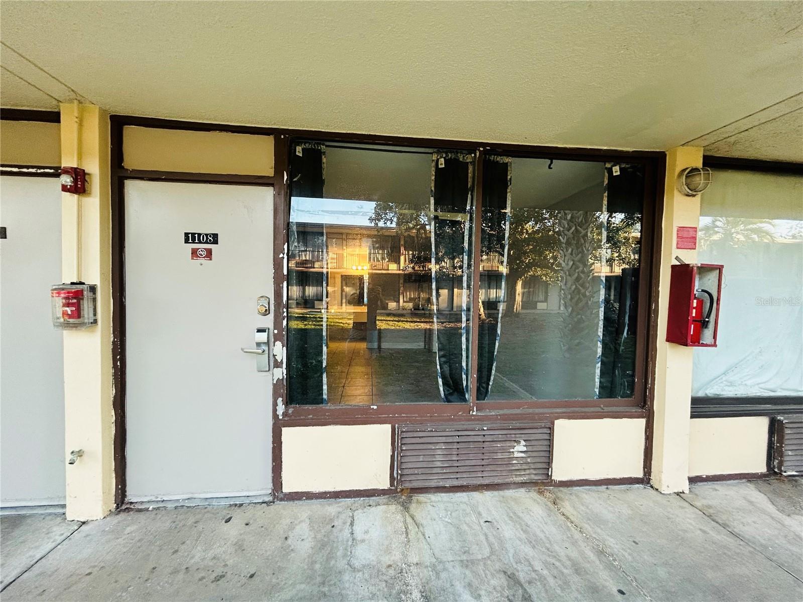 RENOVATED studio for rent in Sandlake Courtyards. Freshly painted in January 2024! Unit comes with apartment sized fridge/freezer and microwave. Rent includes electric, water, pest control, trash and cable TV. $500 security deposit. $50 application fee - application done through HOA. **CAN ALSO RENT WITH NO DEPOSIT AT $1,150/MO!**