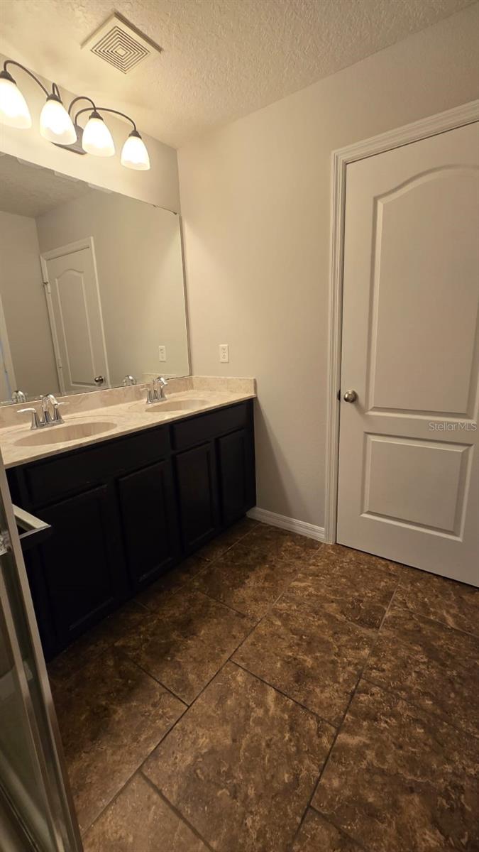 VILLAS/TUCKER OAKS - Residential Lease