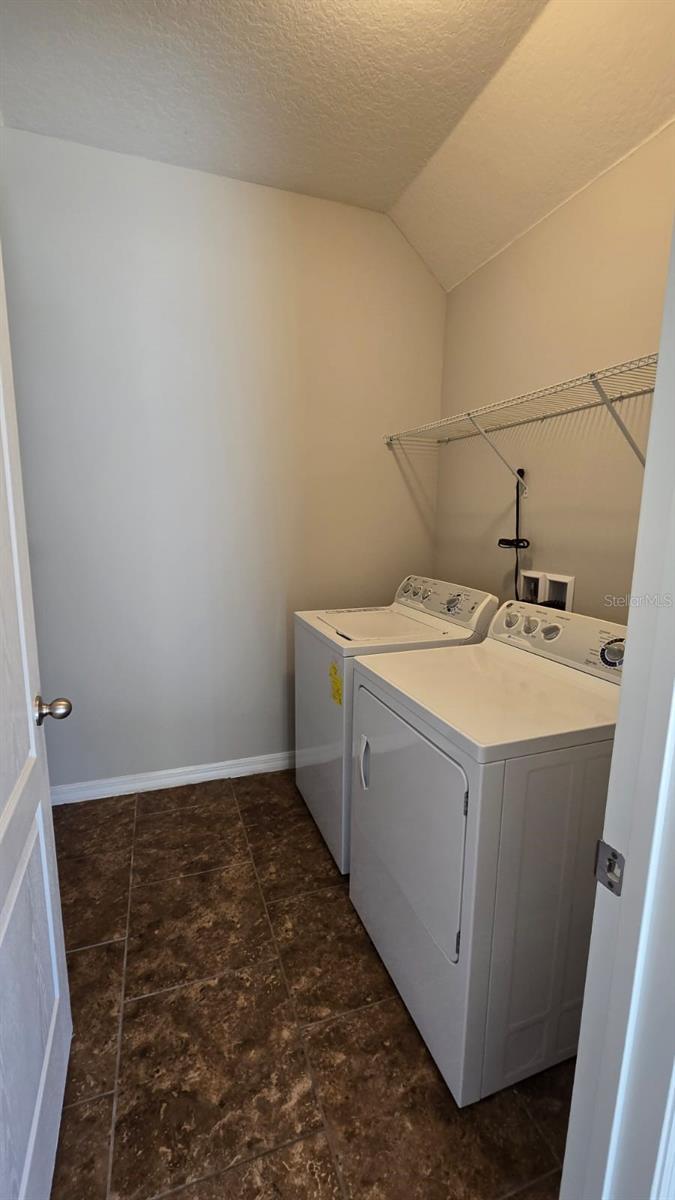 VILLAS/TUCKER OAKS - Residential Lease