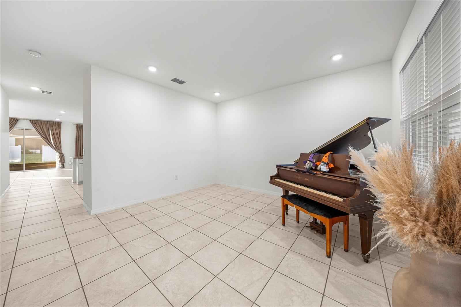 CALESA TOWNSHIP ROAN HILLS PH - Residential Lease