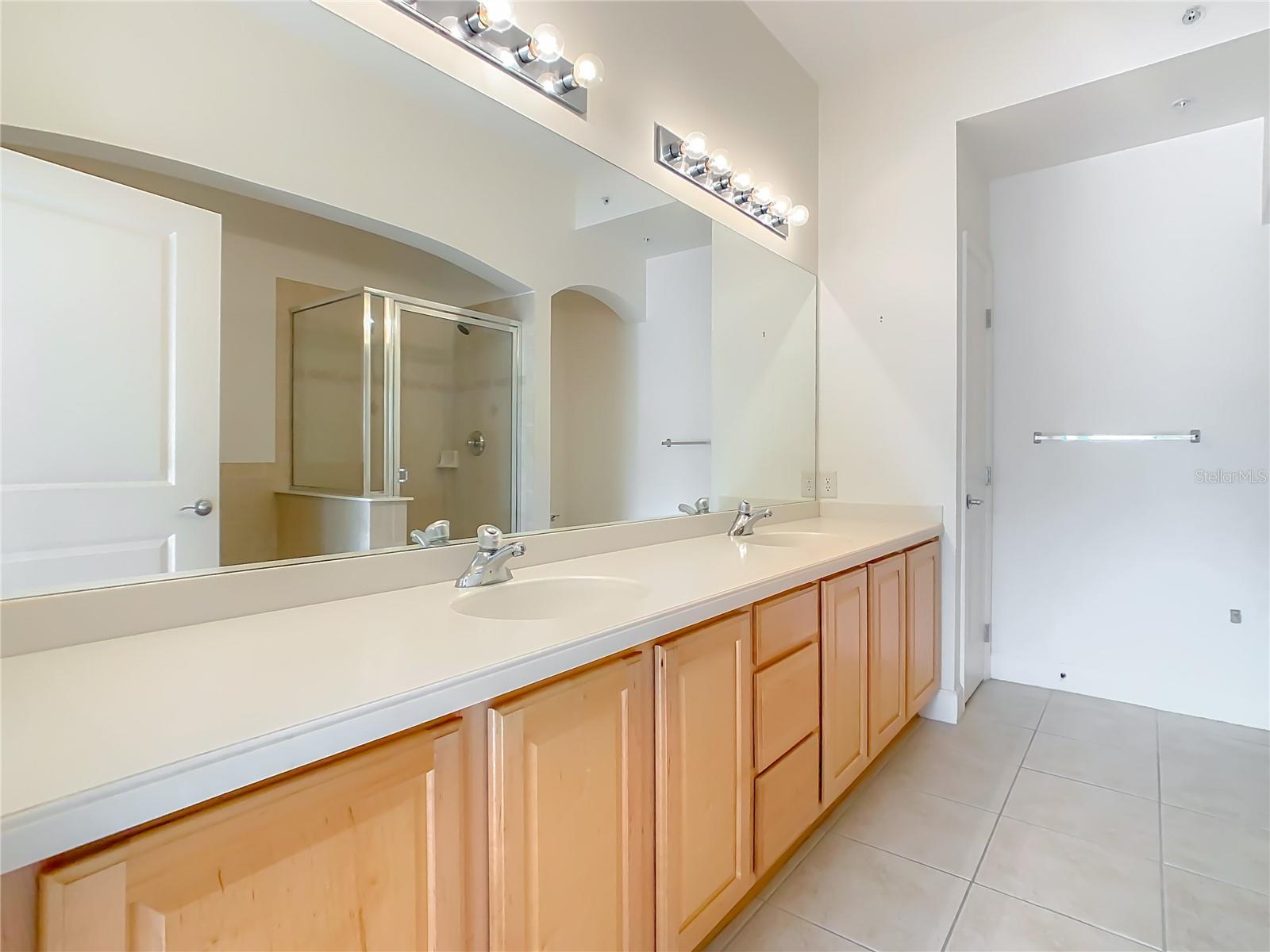 ARTISAN CLUB CONDO PH 6 - Residential