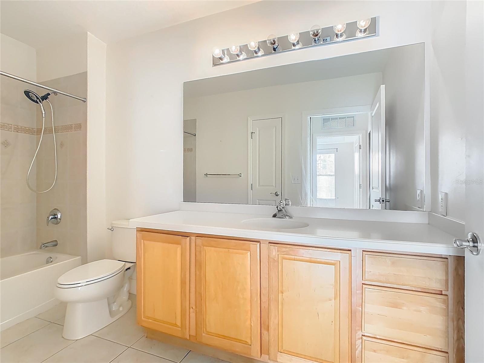 ARTISAN CLUB CONDO PH 6 - Residential