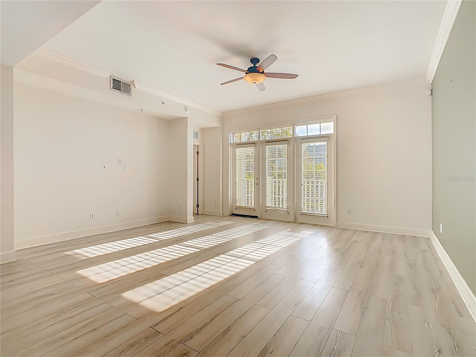 ARTISAN CLUB CONDO PH 6 - Residential