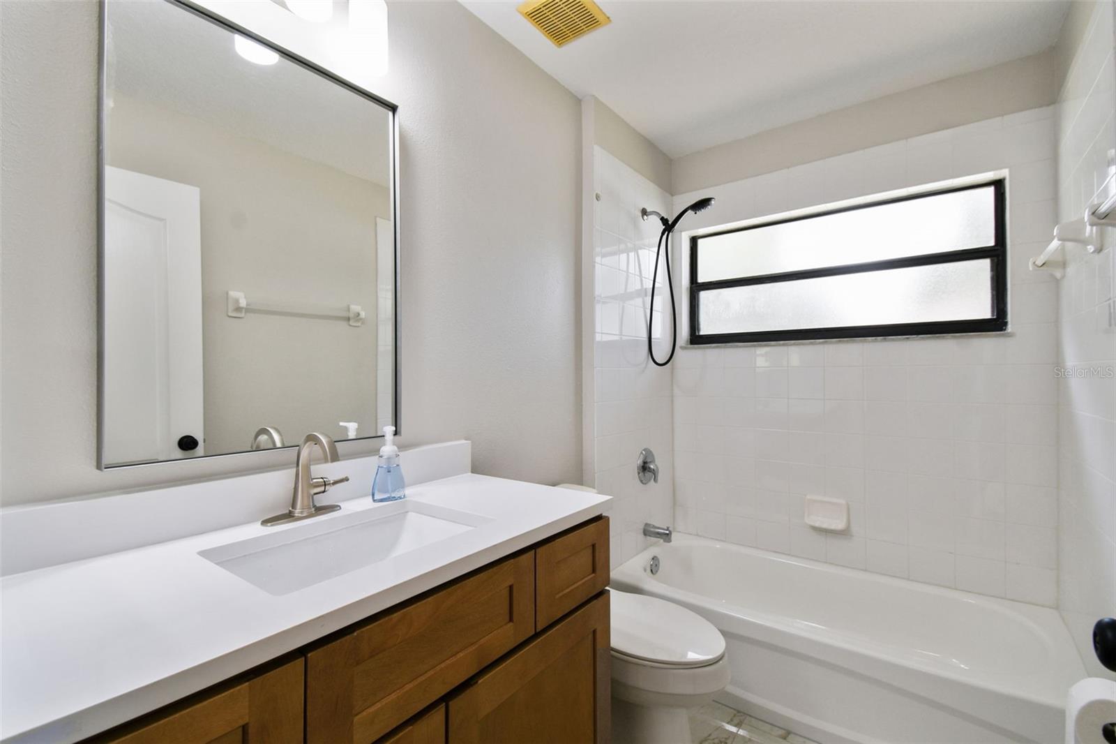 LEESBURG SLEEPY HOLLOW FIRST ADD - Residential Lease