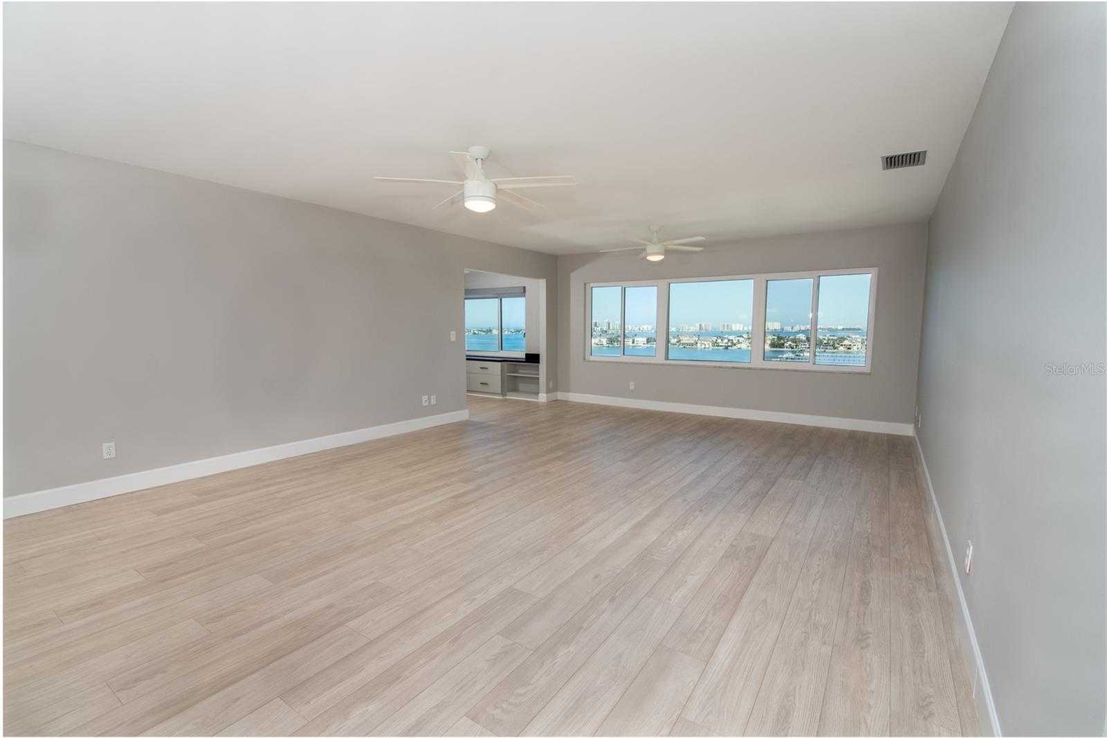 HARBOUR CLUB CONDO 2 - Residential