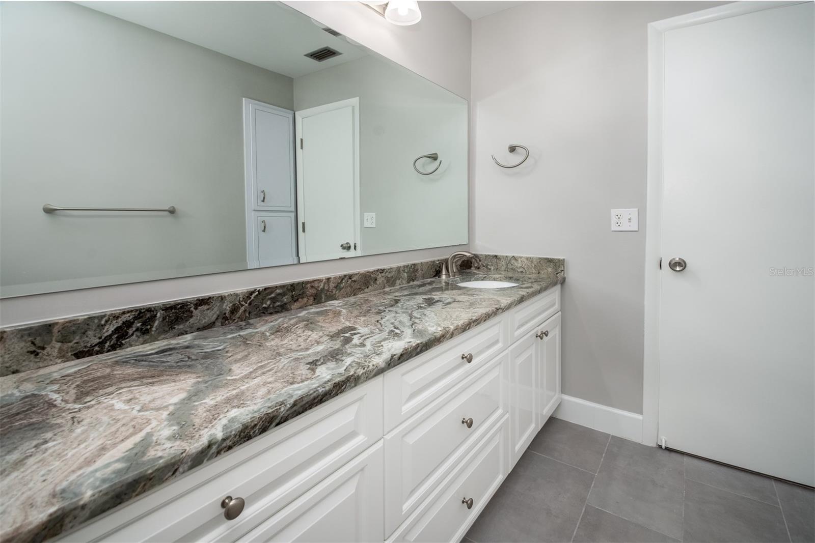 HARBOUR CLUB CONDO 2 - Residential