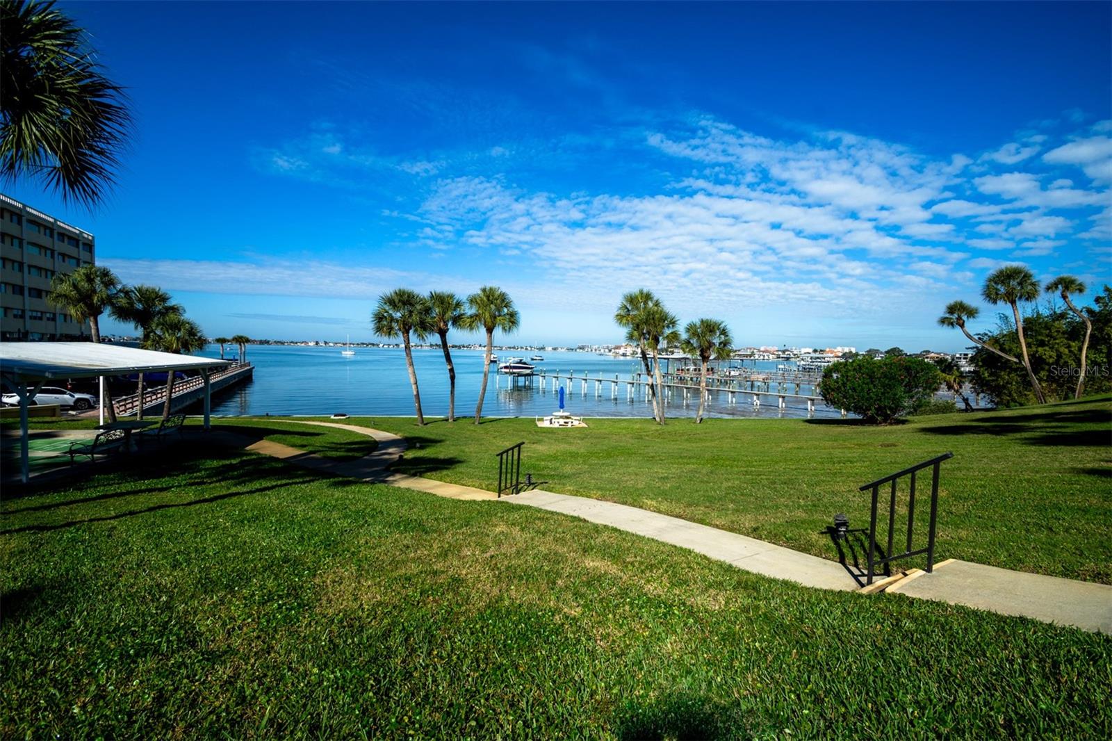 HARBOUR CLUB CONDO 2 - Residential