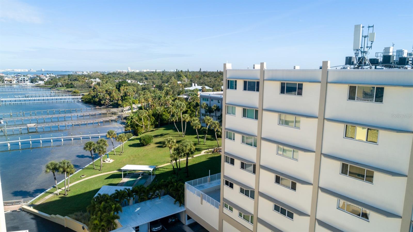 HARBOUR CLUB CONDO 2 - Residential