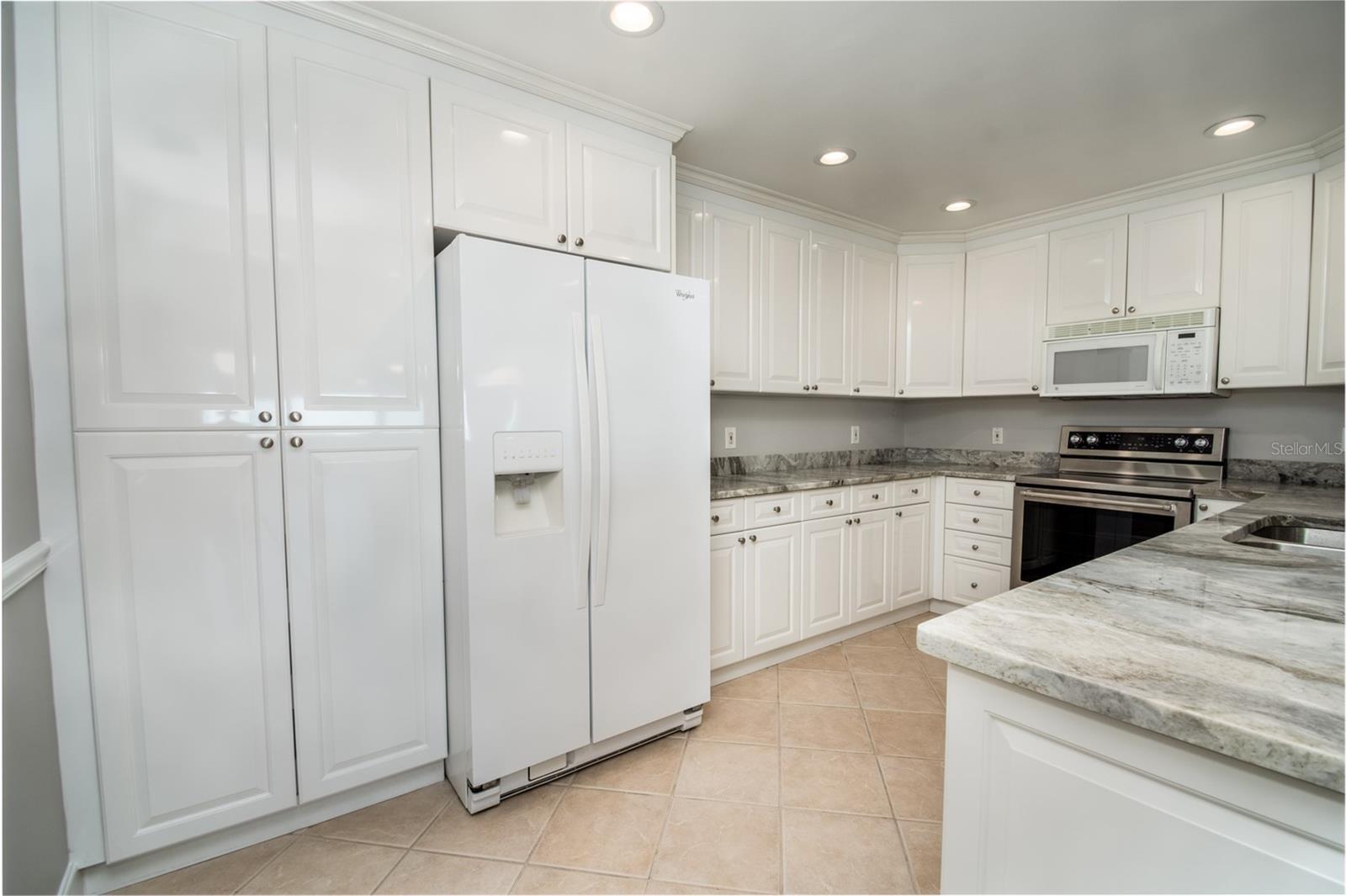 HARBOUR CLUB CONDO 2 - Residential