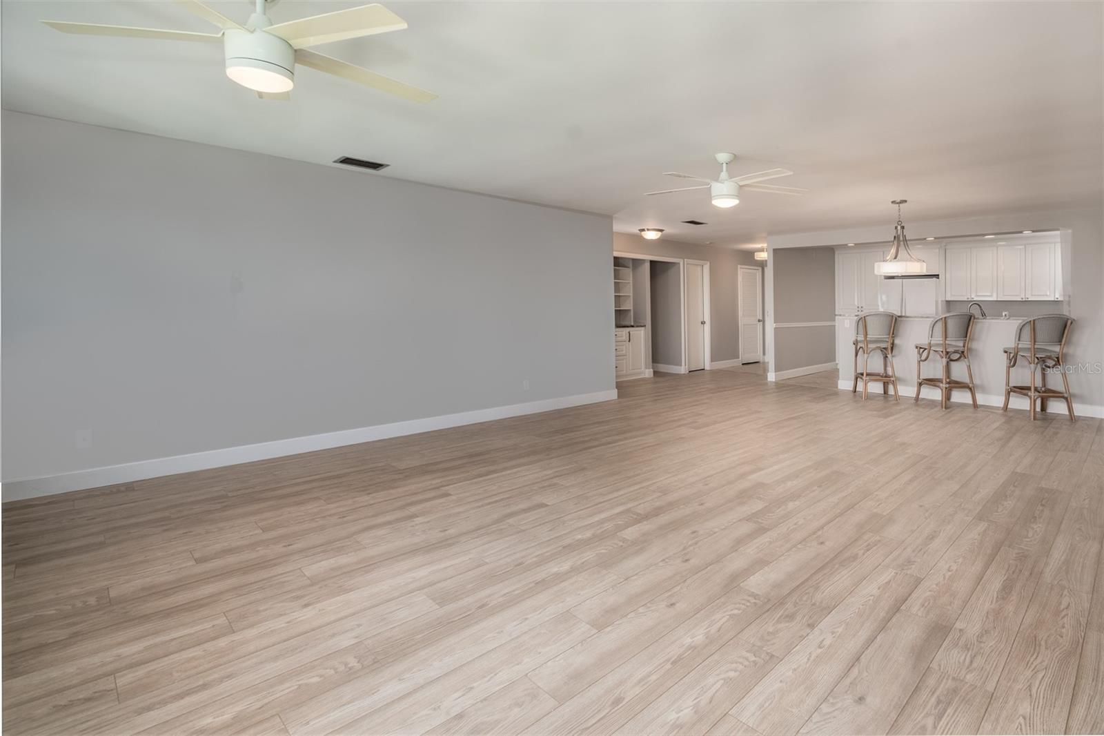 HARBOUR CLUB CONDO 2 - Residential