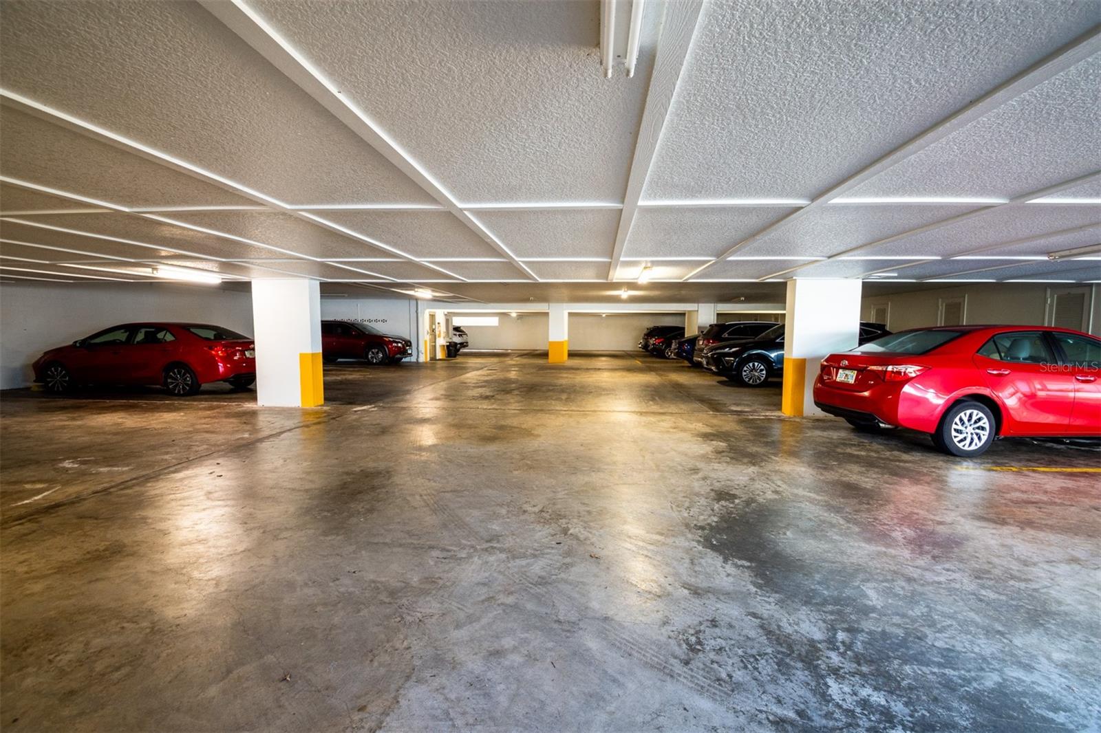 HARBOUR CLUB CONDO 2 - Residential