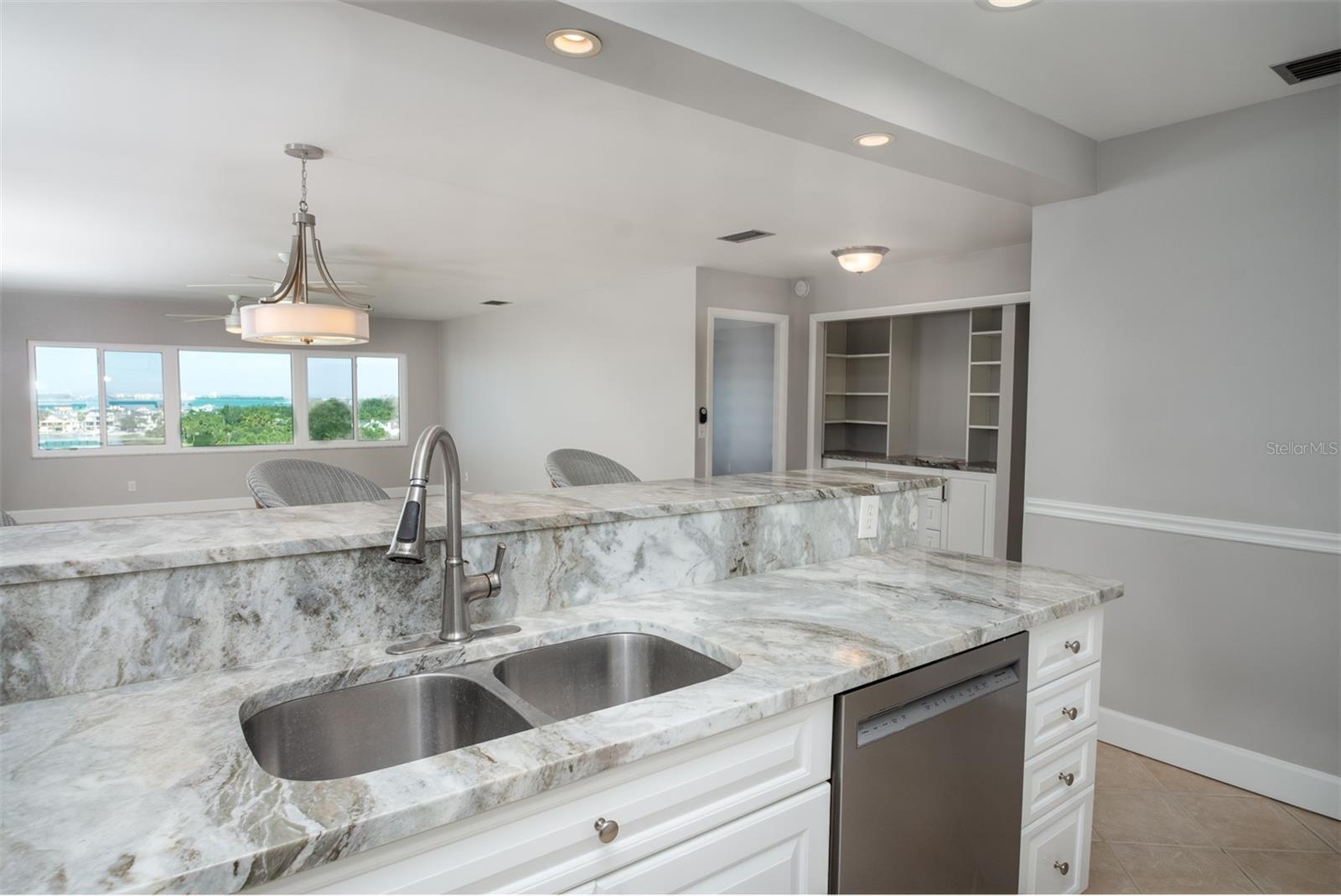 HARBOUR CLUB CONDO 2 - Residential