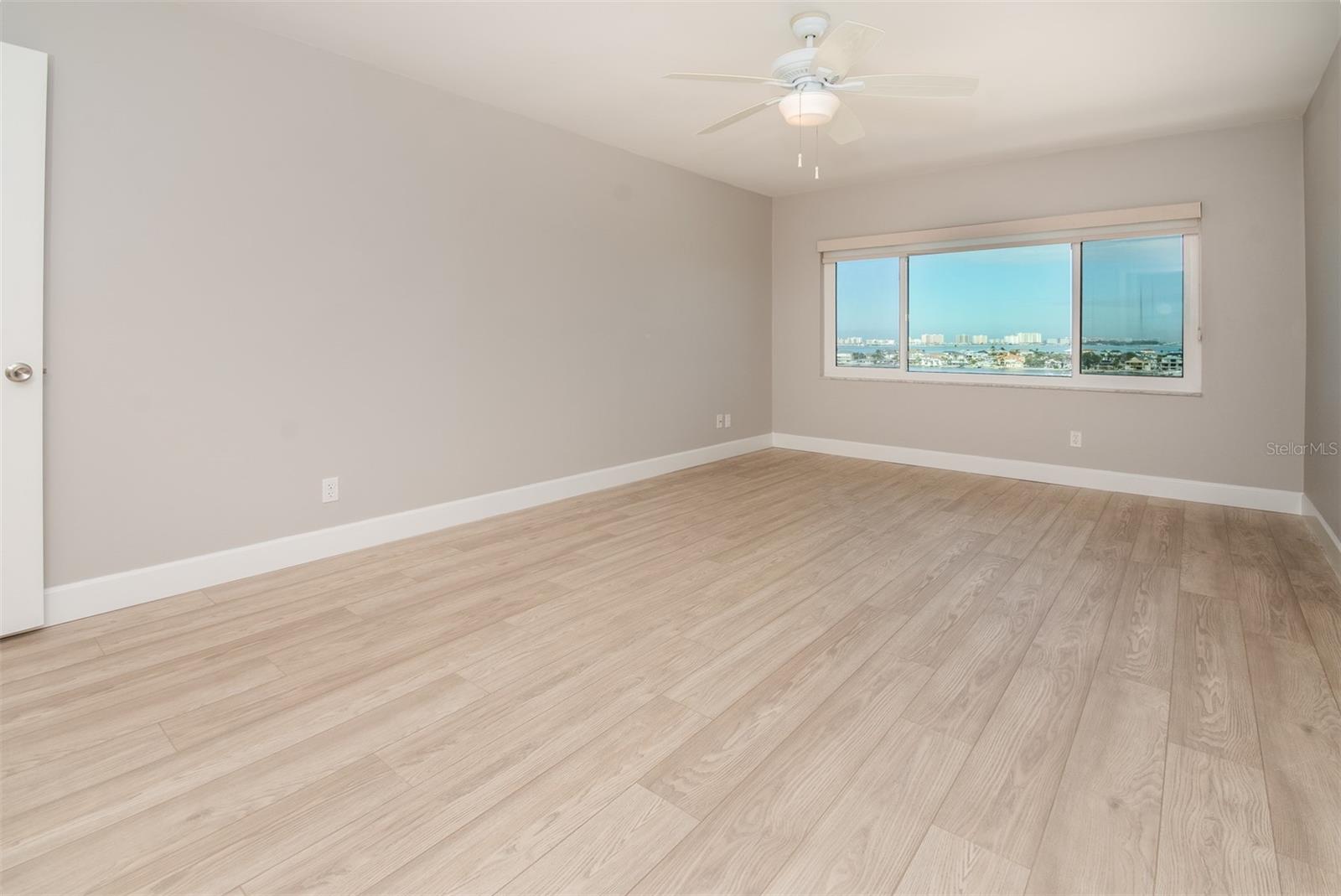 HARBOUR CLUB CONDO 2 - Residential