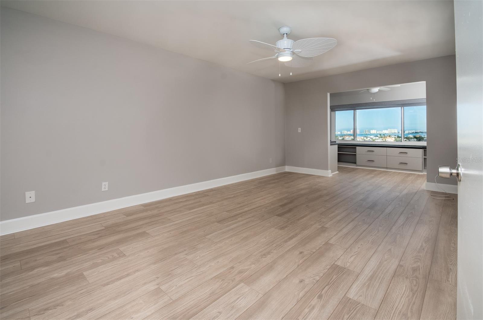 HARBOUR CLUB CONDO 2 - Residential