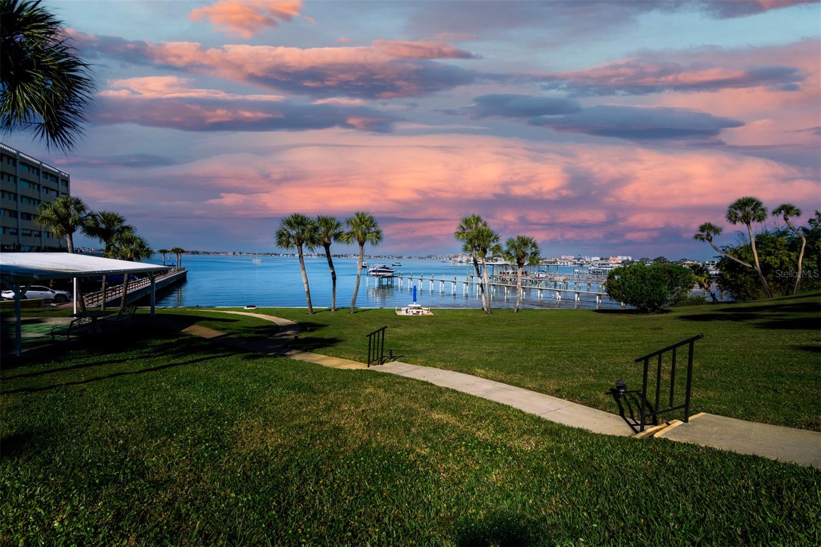 HARBOUR CLUB CONDO 2 - Residential