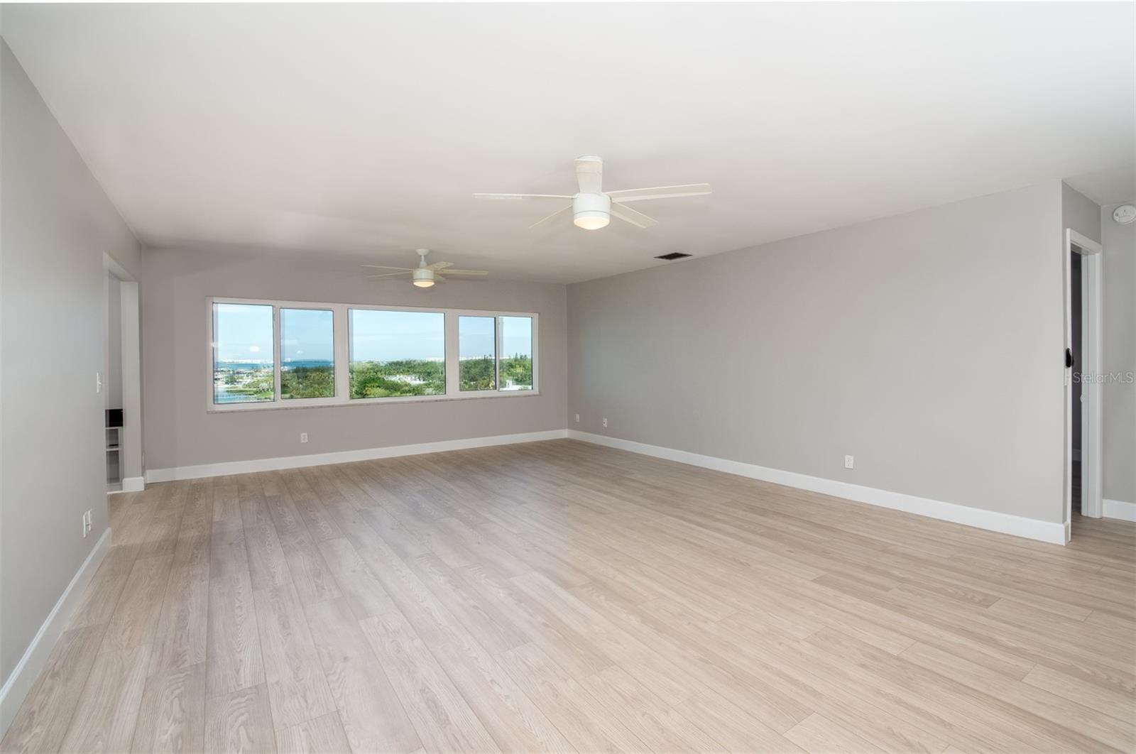 HARBOUR CLUB CONDO 2 - Residential