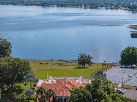 A home in WINTER HAVEN