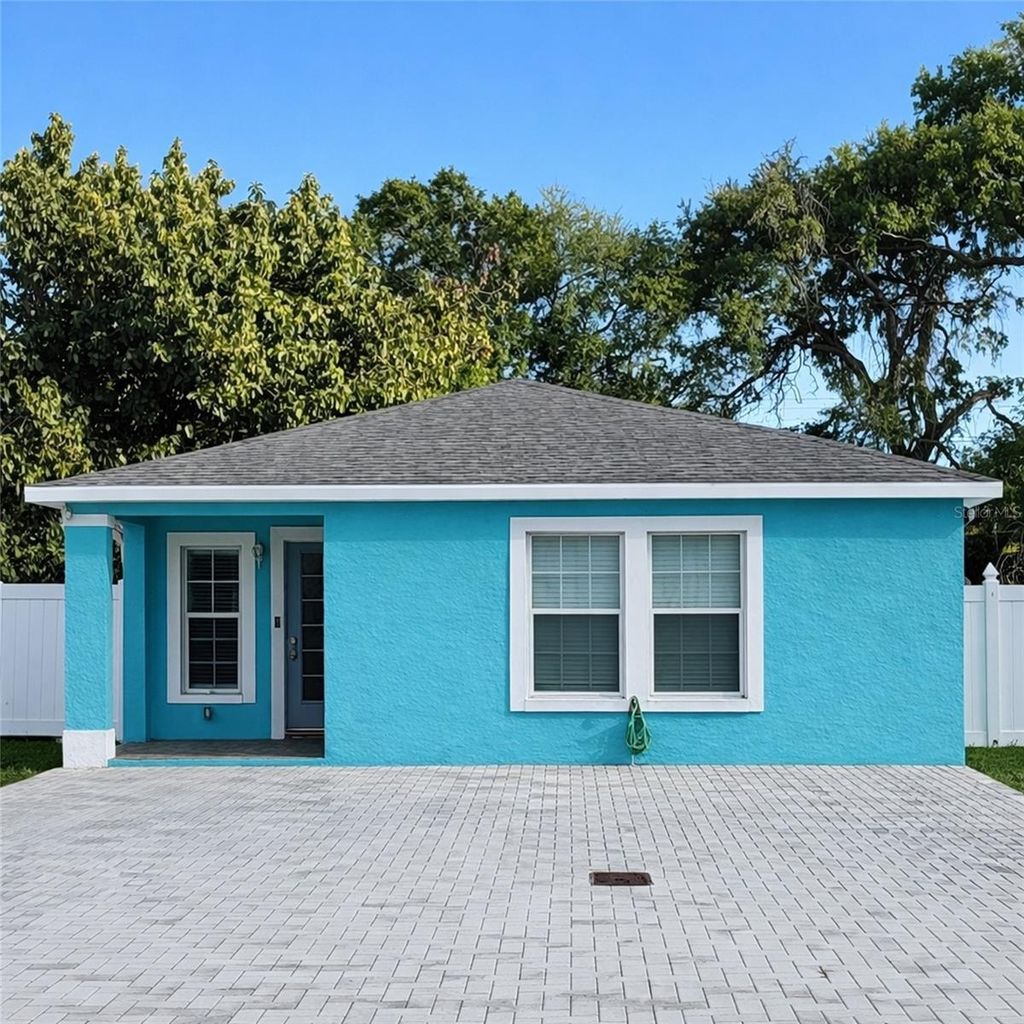 Photo of 2715 Bel Aire Circle, Tampa, FL 33614 (MLS # TB8486951)