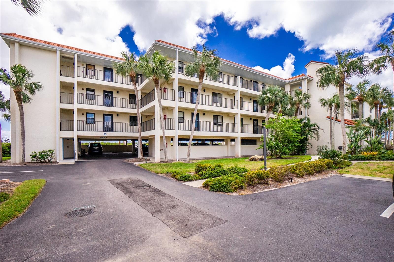 SANDPIPER KEY BLDG 05 - Residential