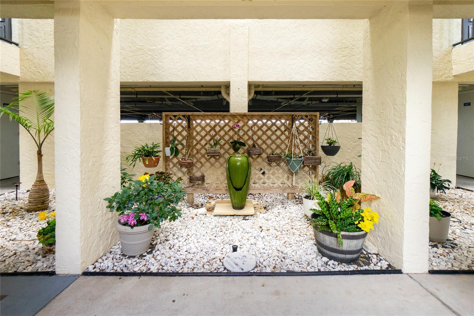 SANDPIPER KEY BLDG 05 - Residential