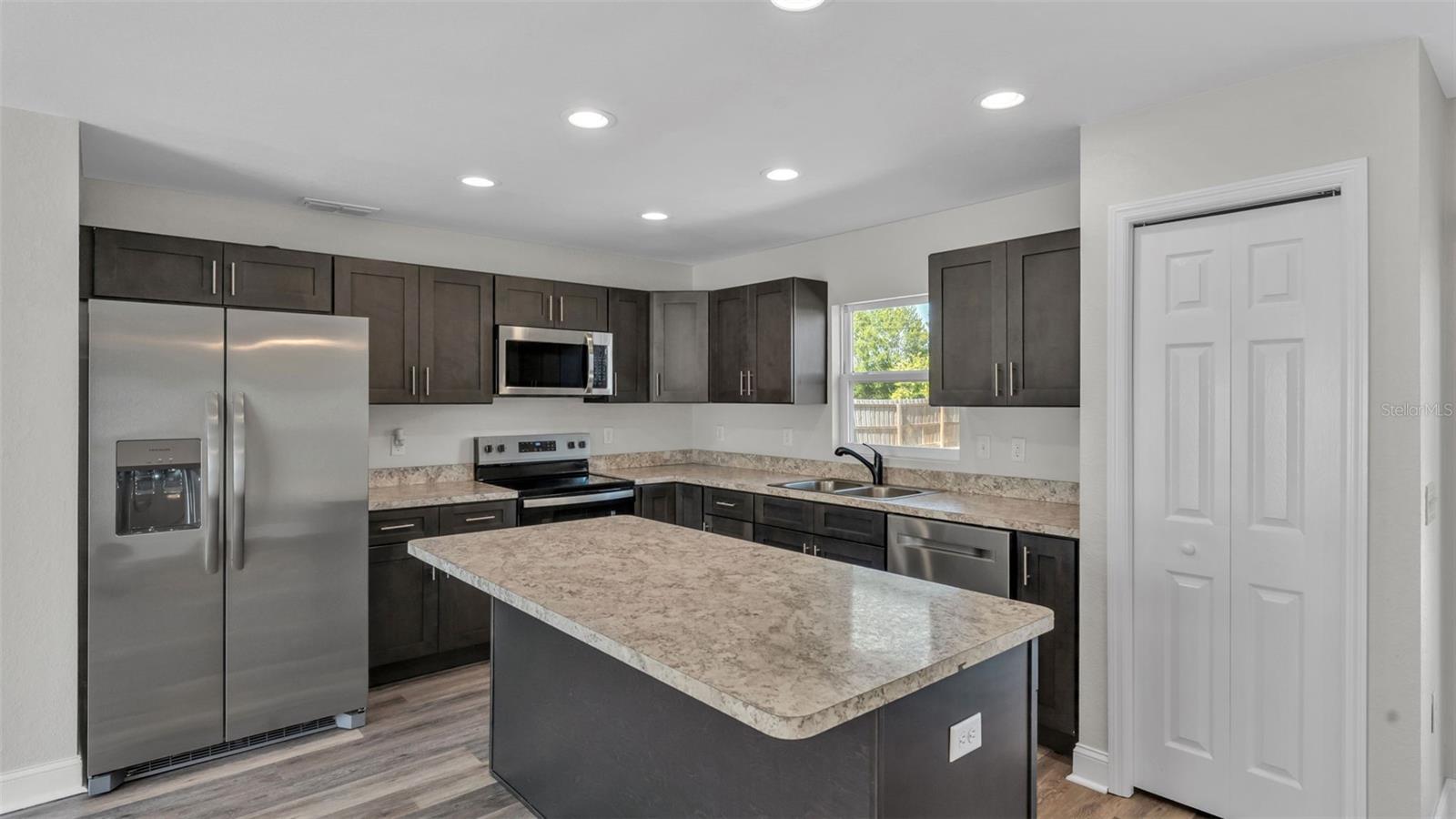 COUNTRY CLUB ESTATES SUB - Residential