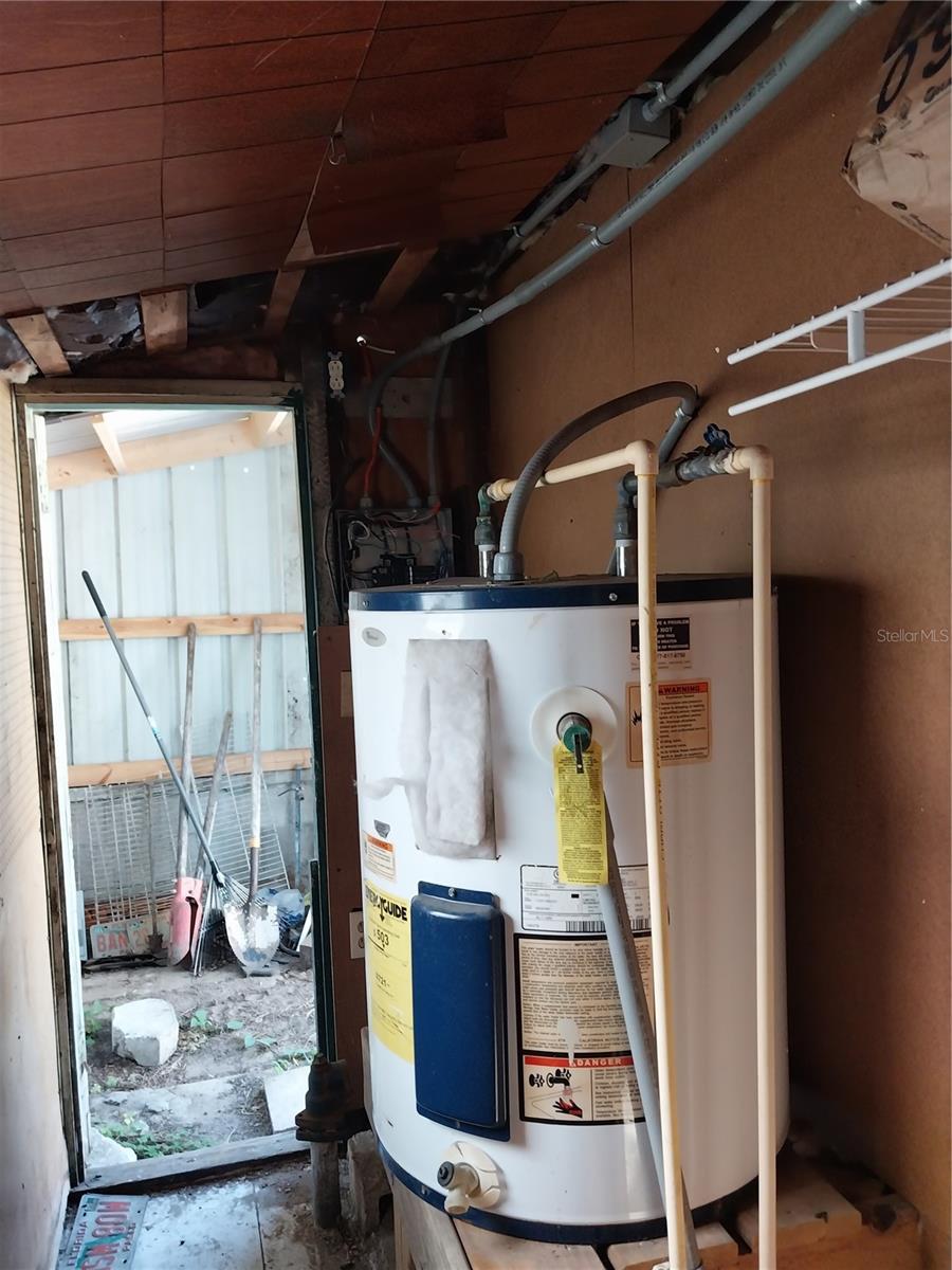 CINDY LANE MOBILE COURT - Residential