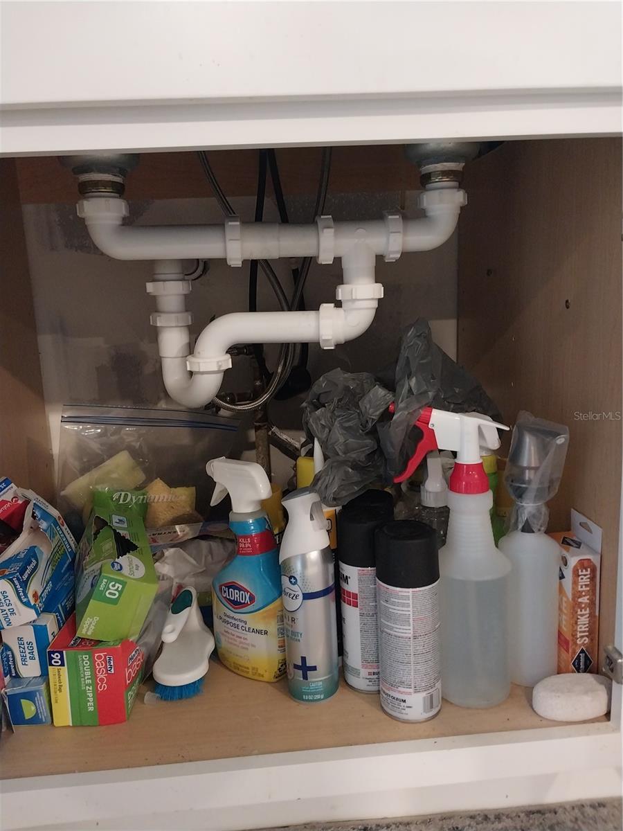 CINDY LANE MOBILE COURT - Residential