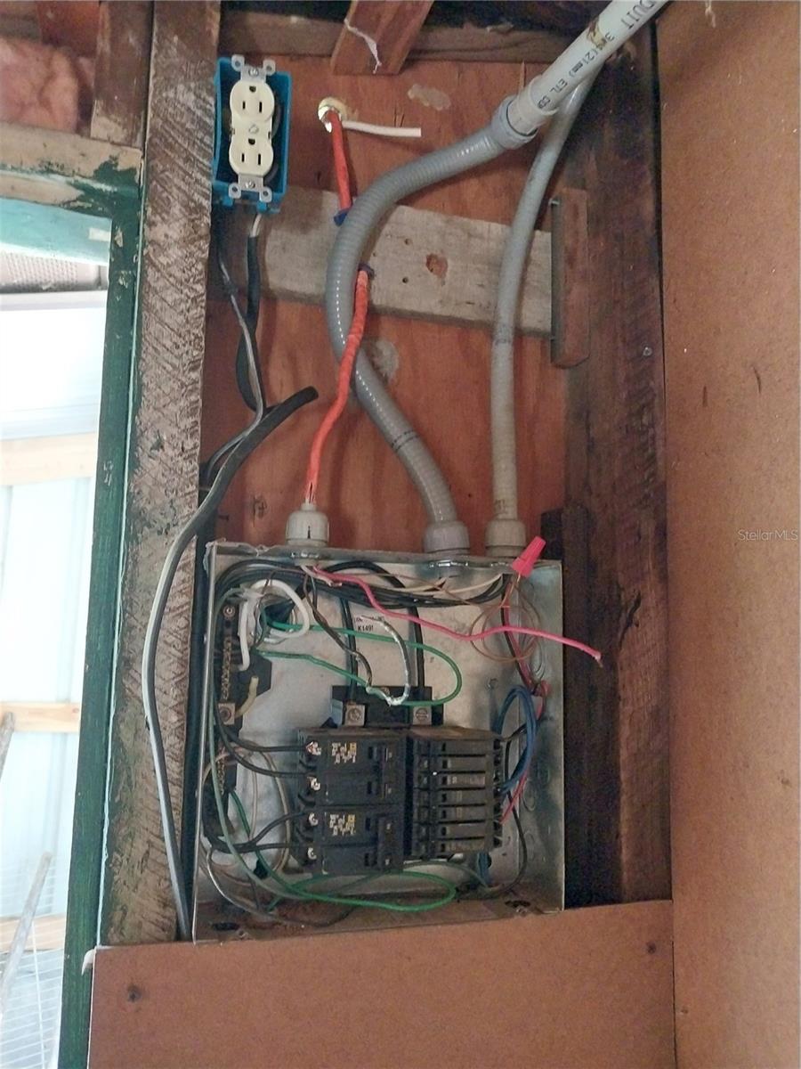 CINDY LANE MOBILE COURT - Residential