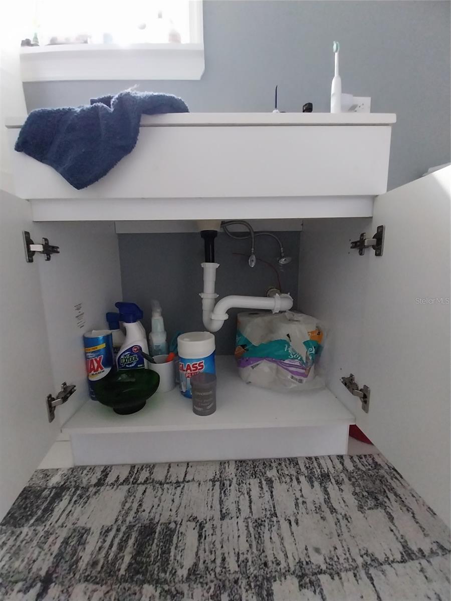 CINDY LANE MOBILE COURT - Residential