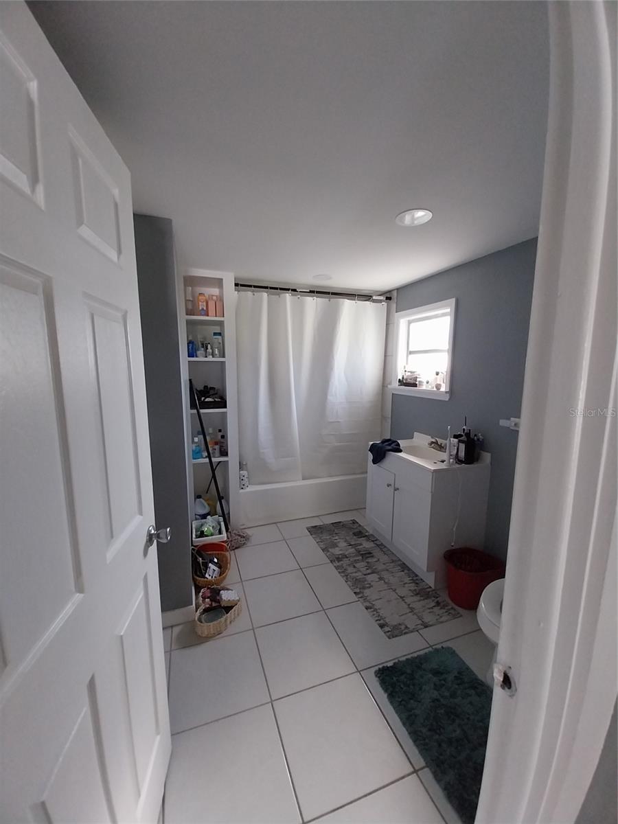 CINDY LANE MOBILE COURT - Residential