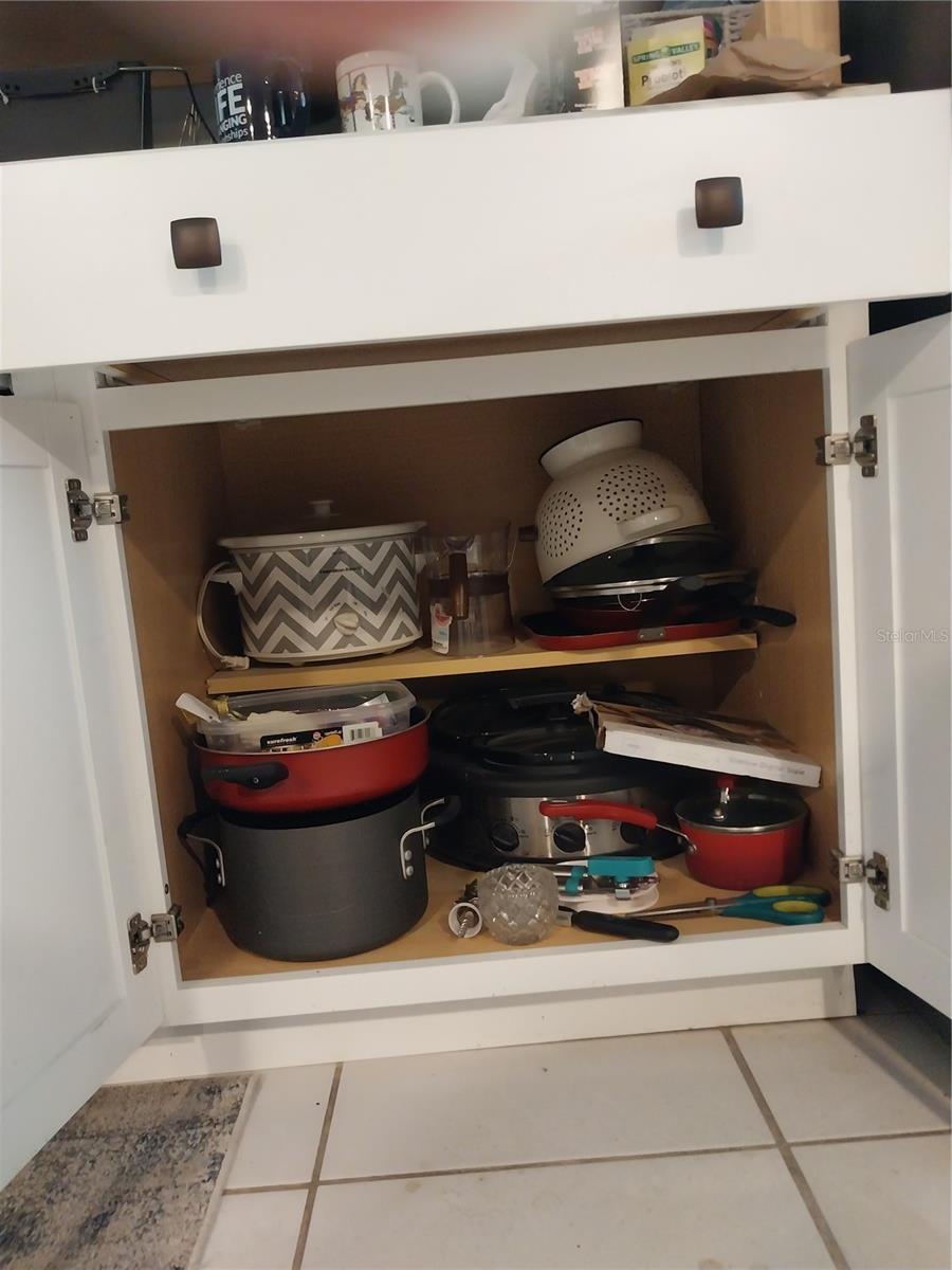 CINDY LANE MOBILE COURT - Residential