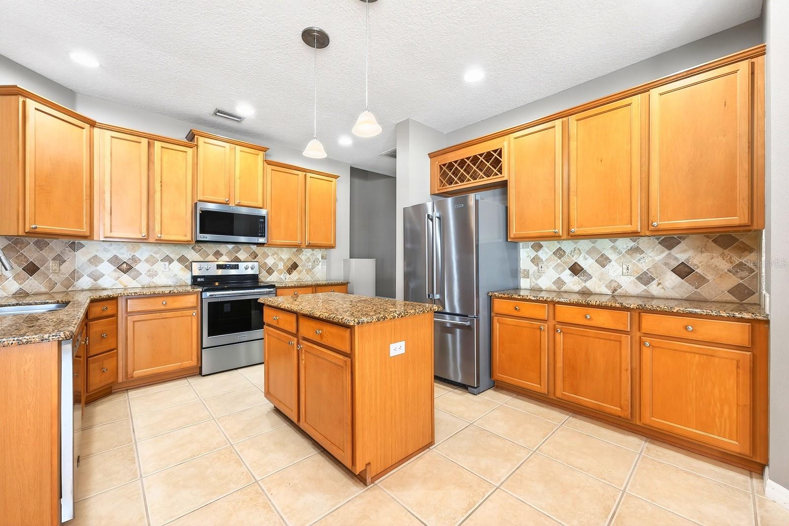 EMERALD ESTATES - Residential