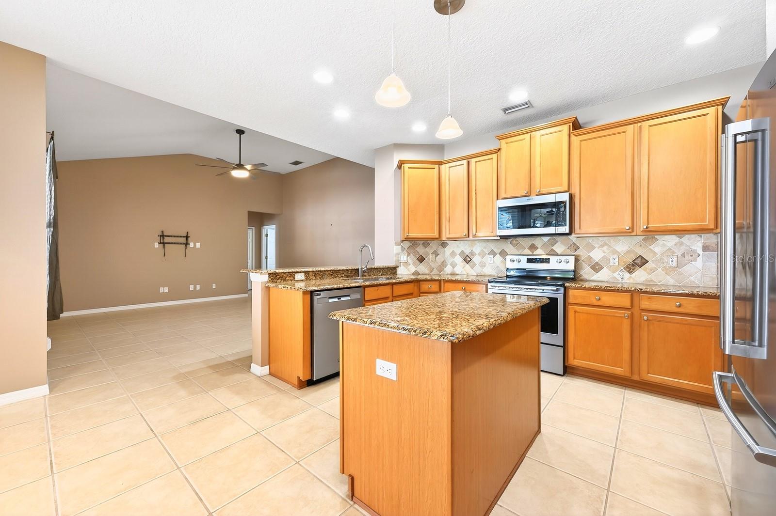 EMERALD ESTATES - Residential