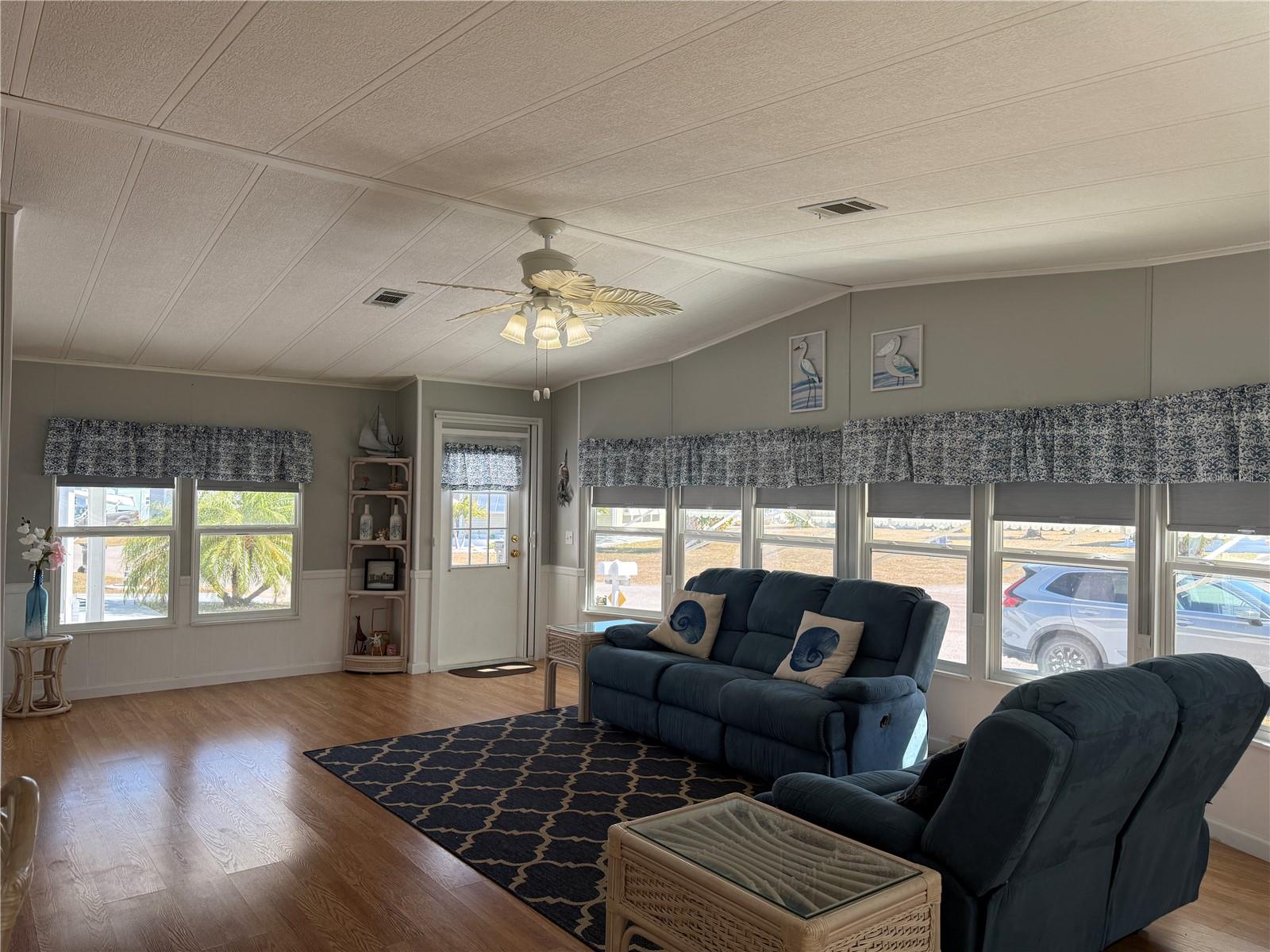 HOLIDAY PARK - Residential