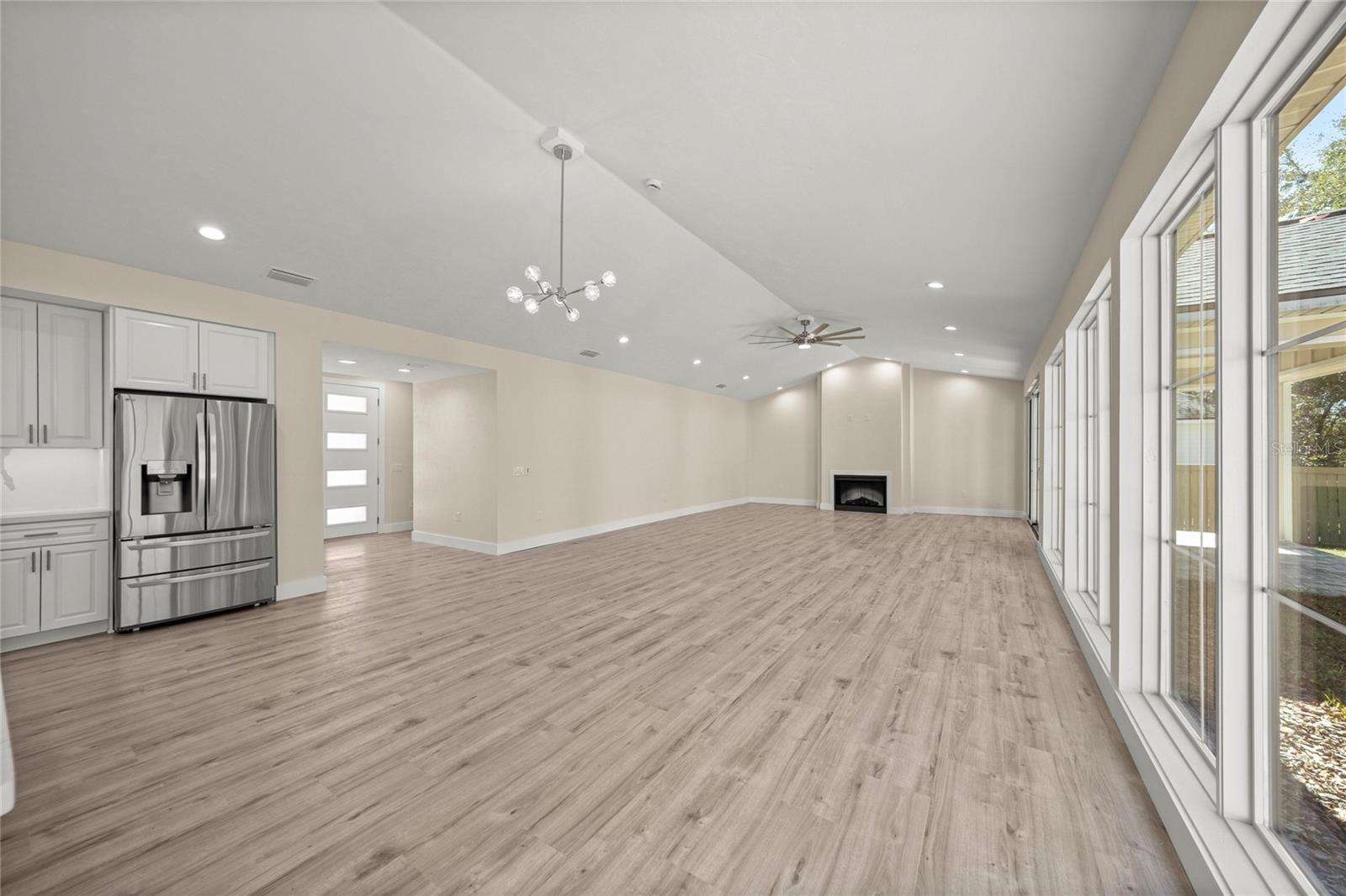 GLORIAS WAY - Residential