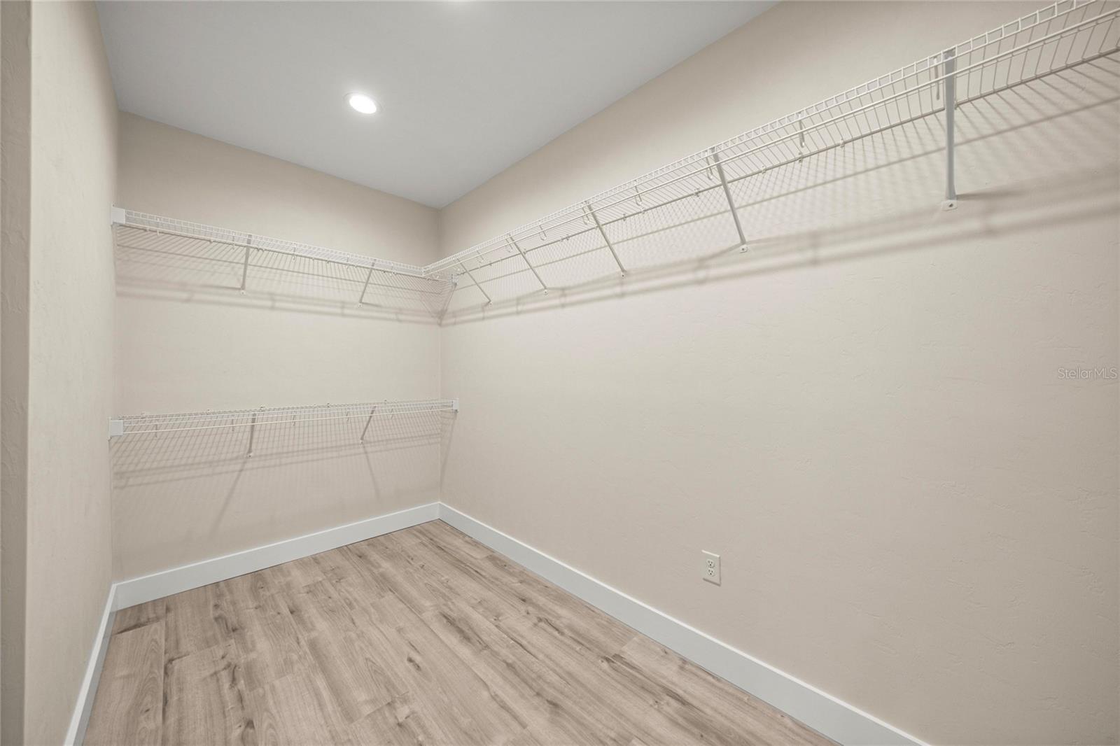 GLORIAS WAY - Residential