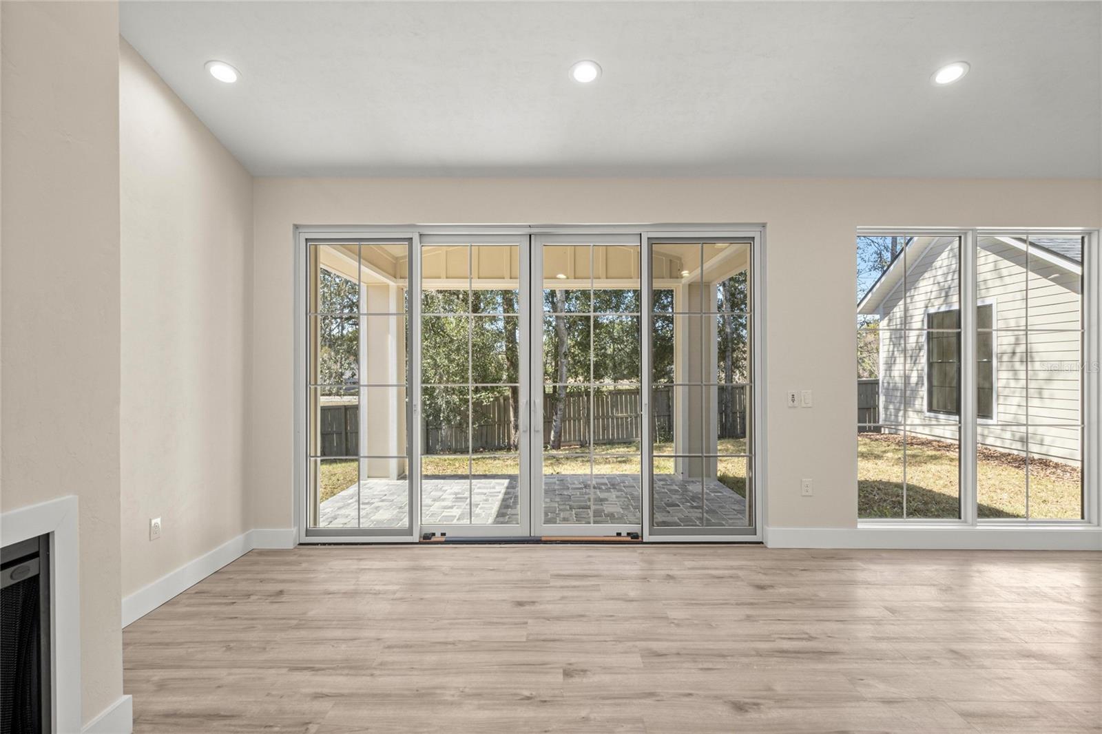 GLORIAS WAY - Residential