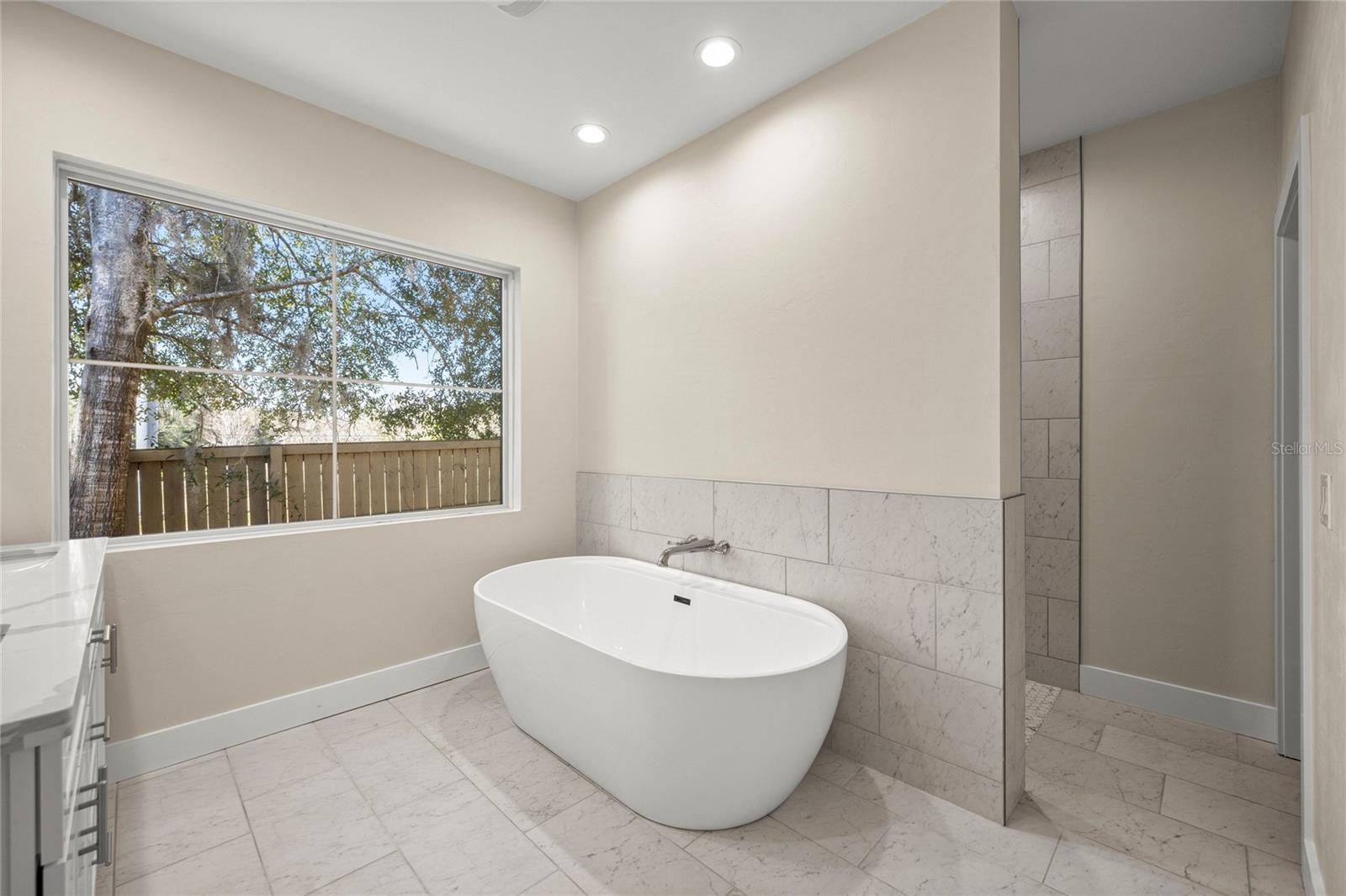 GLORIAS WAY - Residential