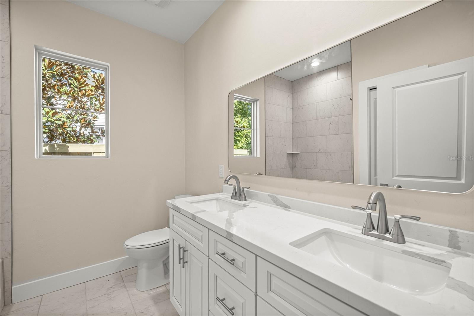 GLORIAS WAY - Residential