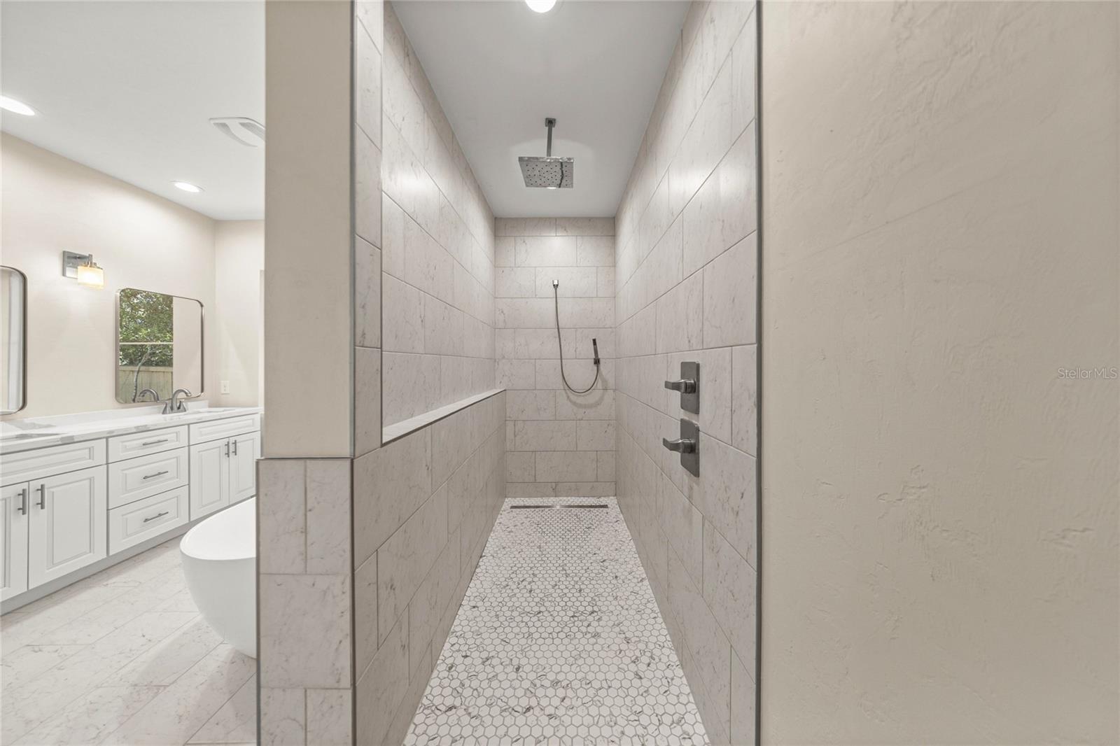 GLORIAS WAY - Residential