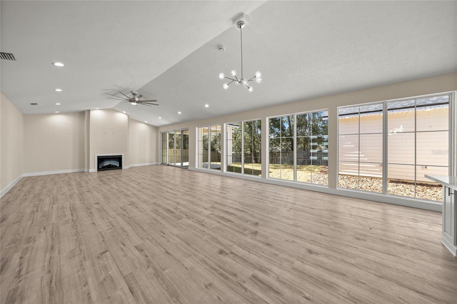 GLORIAS WAY - Residential