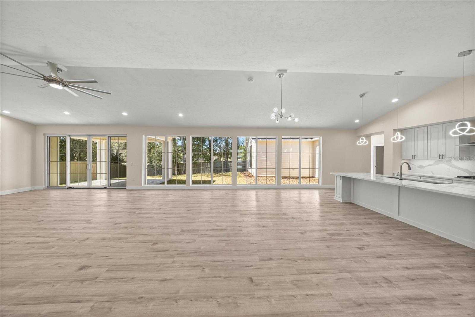 GLORIAS WAY - Residential